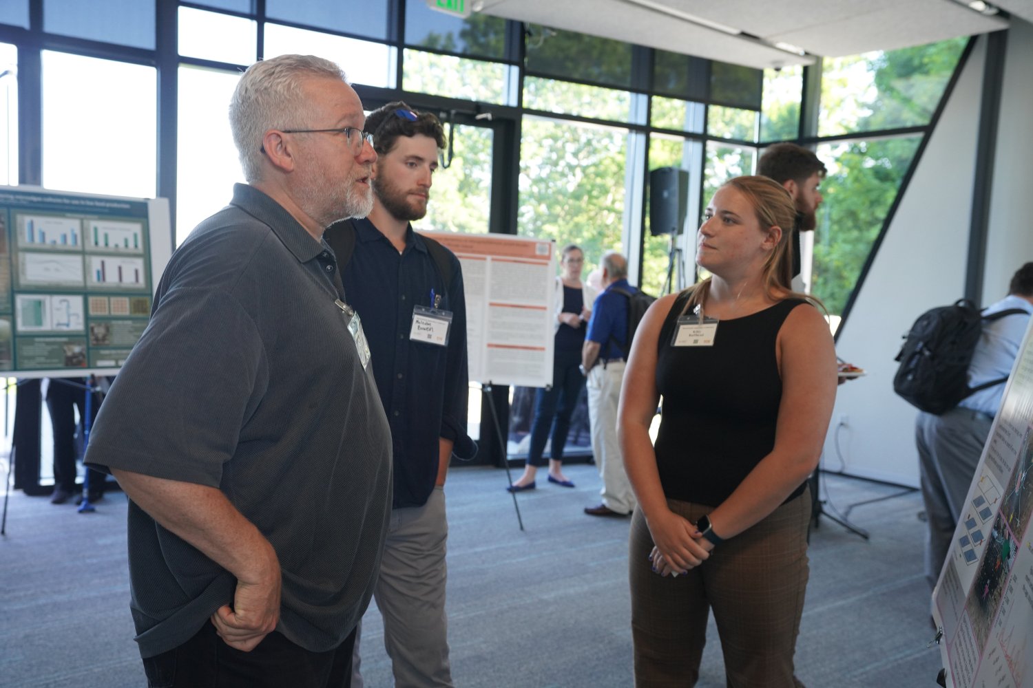 Abigail Grove '24 discusses her research on skeletal deformities in aquarium fish to conference attendees.