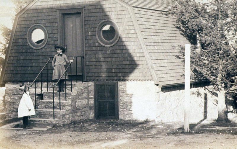 Grace and Edith on dairy steps.