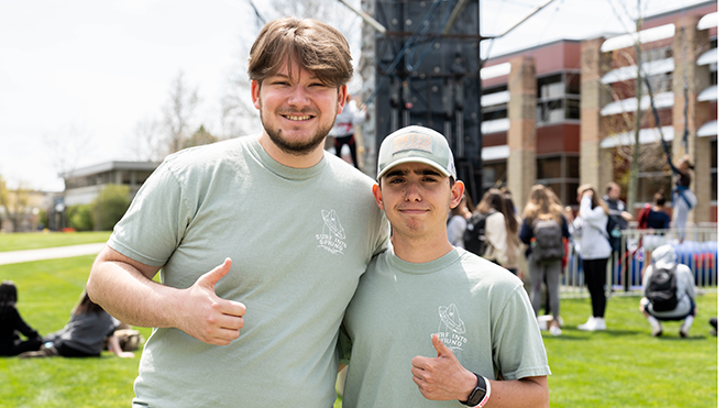 Two CEN student leaders giving a thumbs up at Spring Week 