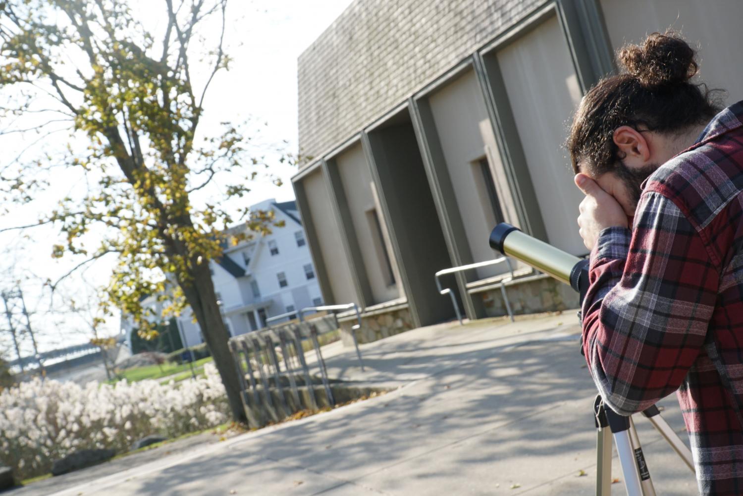 Student uses telescope to see transit of Mercury