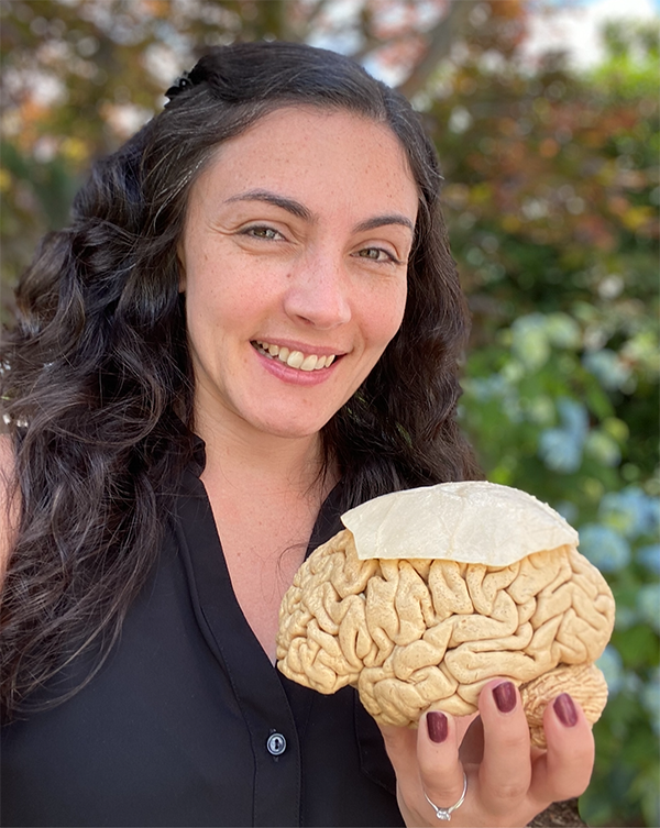 Victoria Heimer-McGinn holds a brain