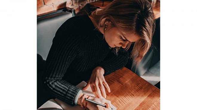 Image girl writing