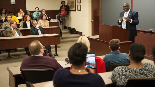 Lecturer speaks to students.