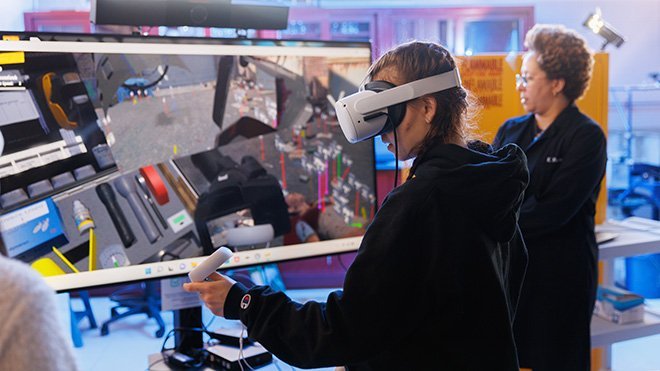 image of student wearing VR headset in Prof Karla-Sue Marriott's Forensic Science class