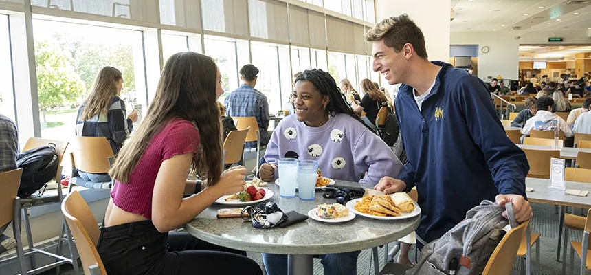 Students eating in Upper Commons