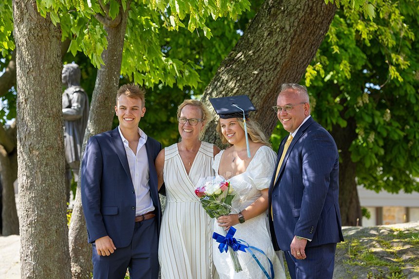 A graduate poses with family