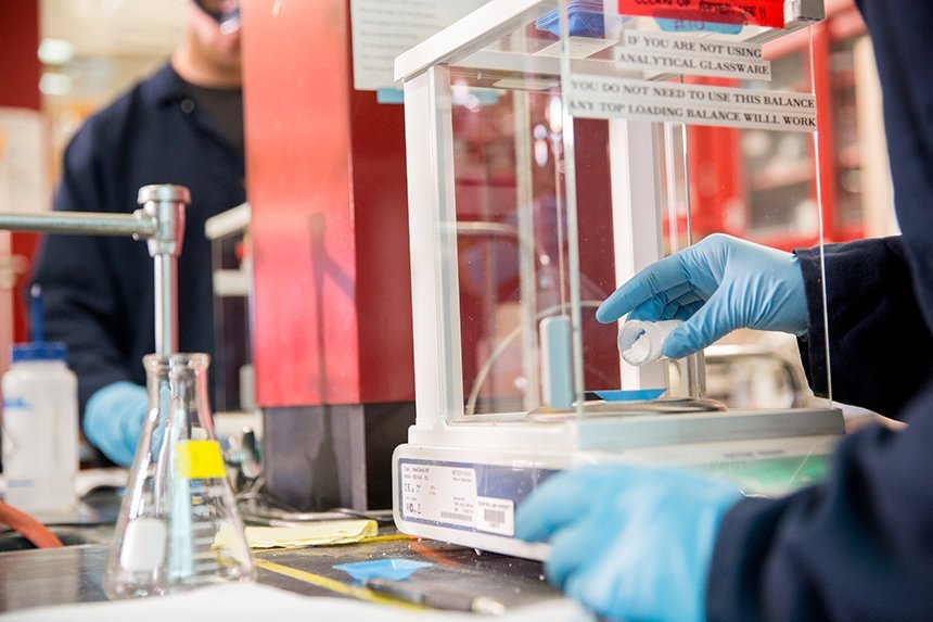 A scene from the biology lab 