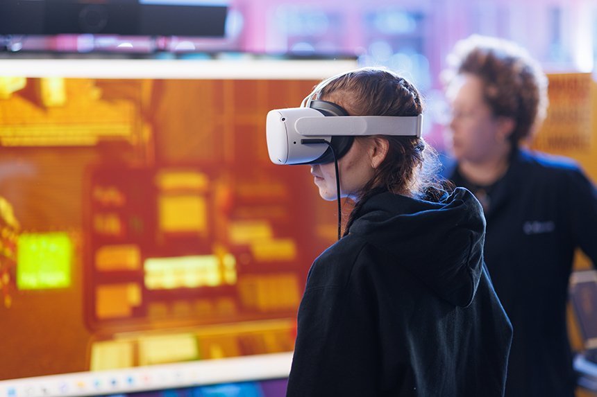 A student wearing a VR headset in Karla-Sue Marriott's class. 