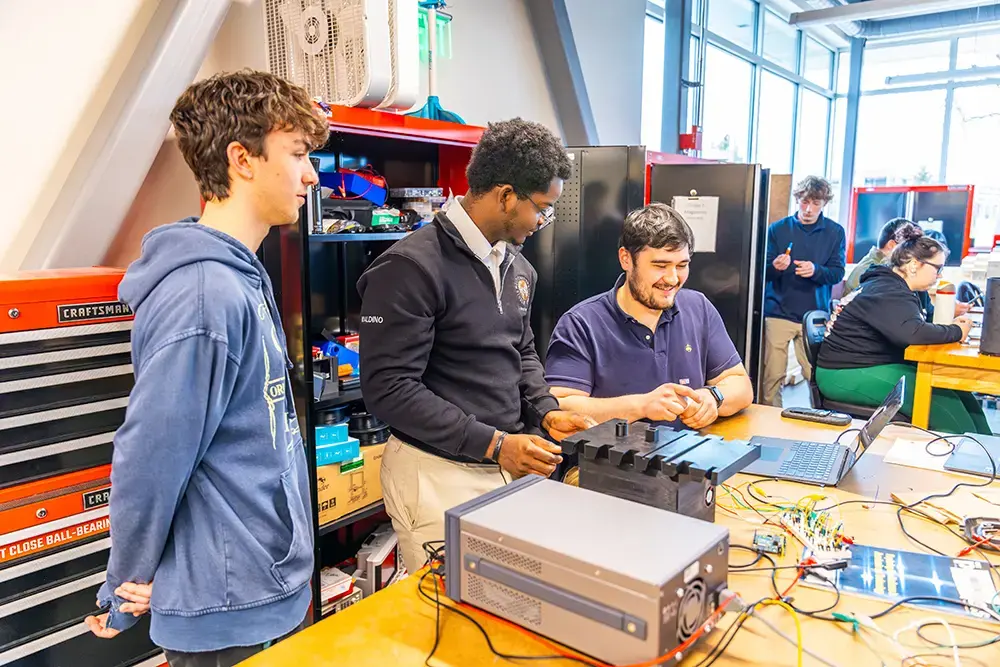 Students work on engineering project