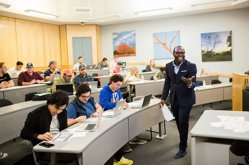 A photo of Professor Alex Knights' Management class